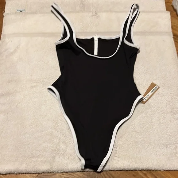 Skims ZIP-UP SWIM SCOOP NECK ONE PIECE - Picture 2 of 3